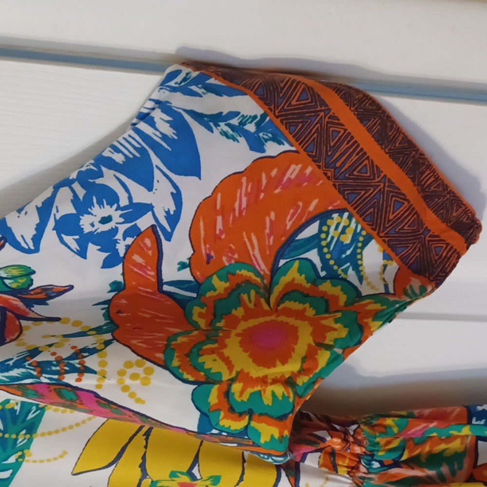 Beautiful floral maxi dress sz M, (tags cut out) in multi color floral print. - Picture 10 of 13